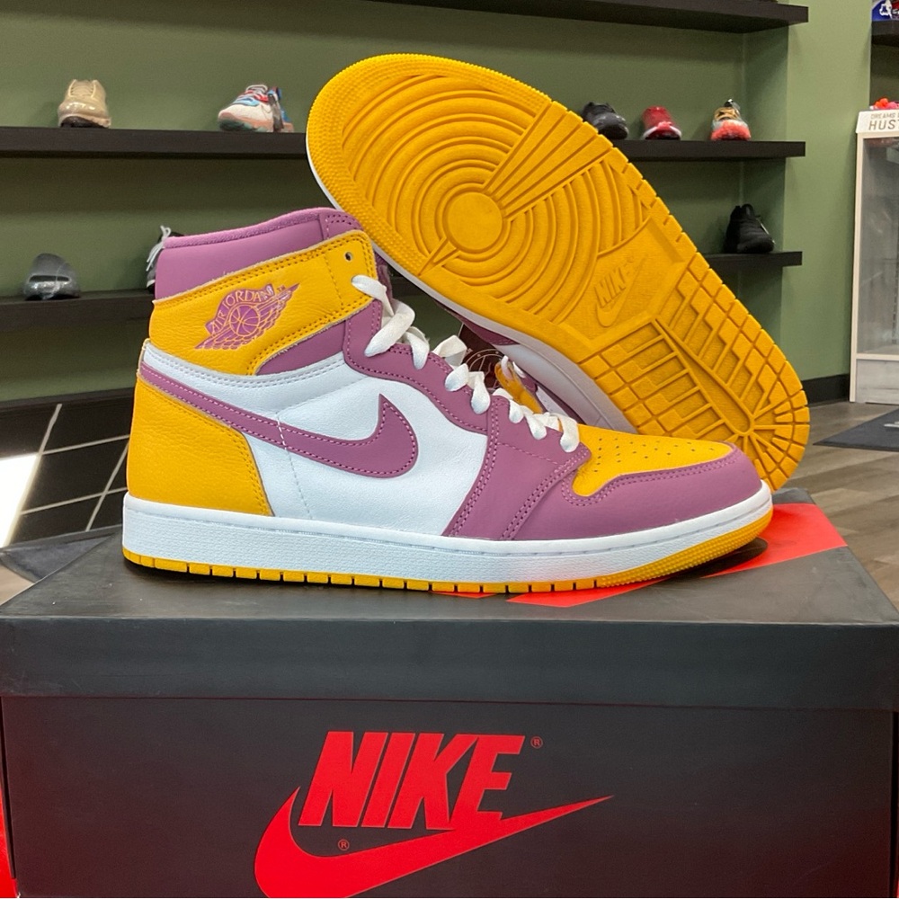 AIR JORDN 1 RETRO HI OG BROTHERHOOD SZ 10 USED